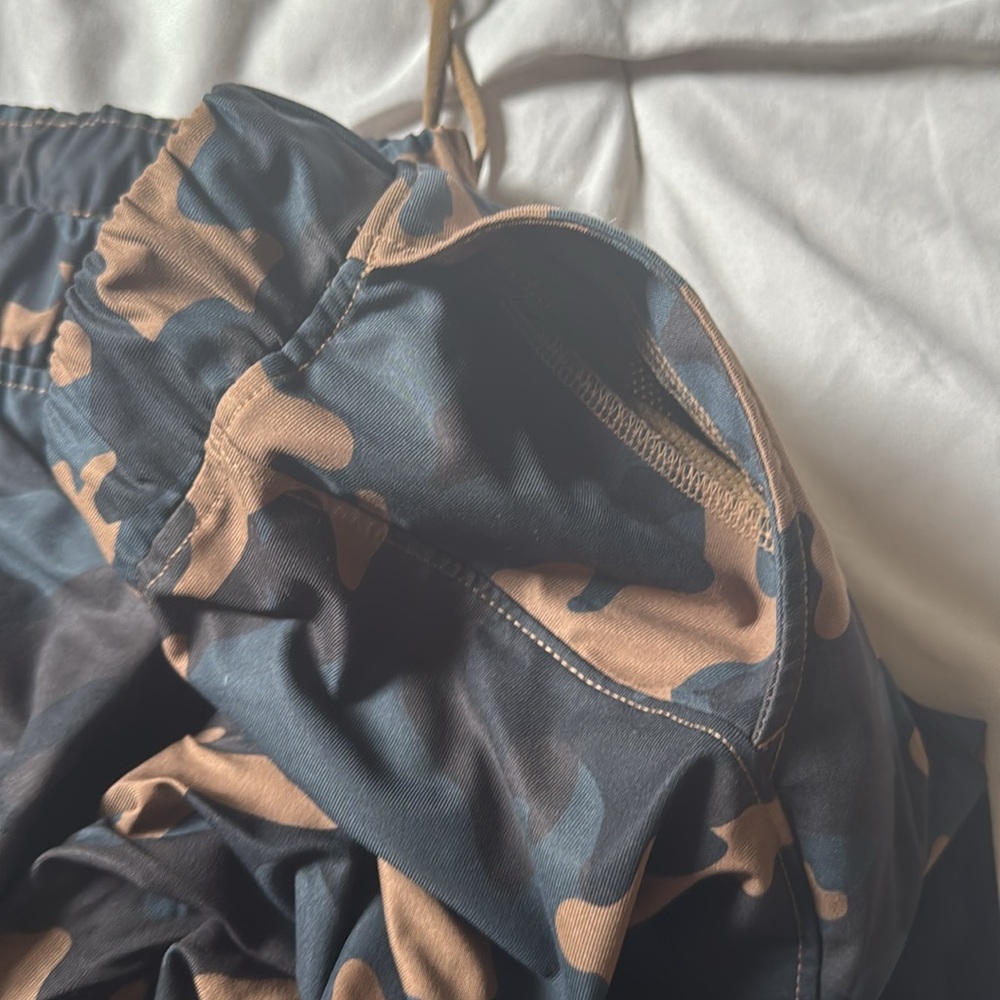 ZYIA Black and Tan Camo Cargo Pants with Jogger Style XXXL - Picture 8 of 9